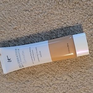 It Celebration Body Foundation Illumination MEDIUM NEW